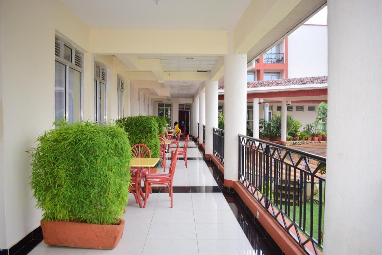 Meru Slopes Hotel Exterior photo